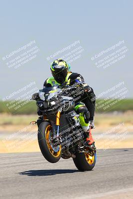 media/Aug-06-2023-TrackDaz (Sun) [[ac7f4f6367]]/B Group/wheelie bump/